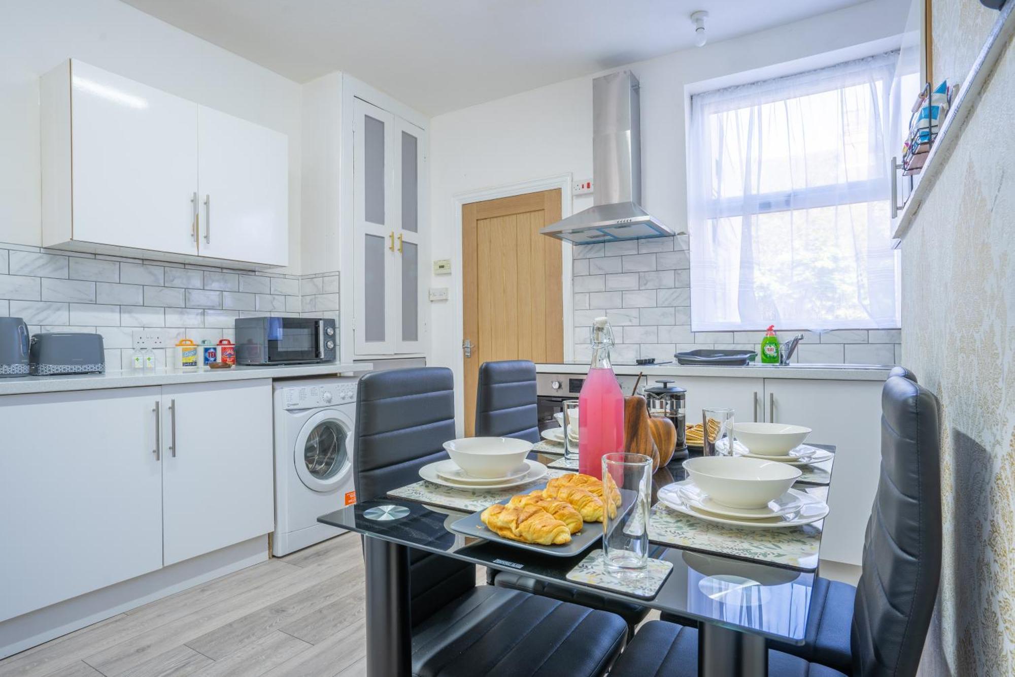 נוטינגהאם Stayzed E - Ng7 Free Wifi, Parking, Stylish House Near City Centre - Great For Tourists, Families, Contractors & Long Stays מראה חיצוני תמונה