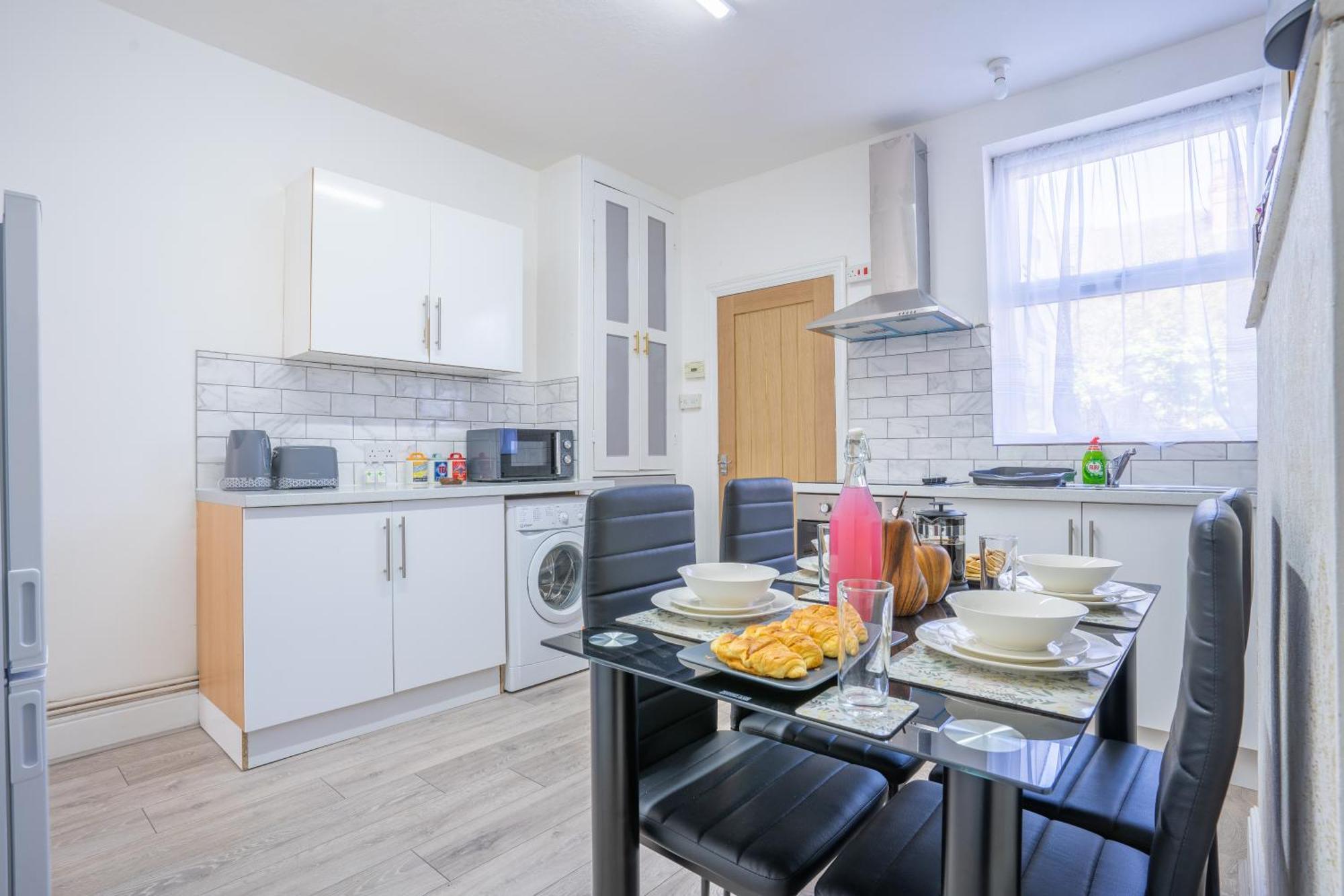 נוטינגהאם Stayzed E - Ng7 Free Wifi, Parking, Stylish House Near City Centre - Great For Tourists, Families, Contractors & Long Stays מראה חיצוני תמונה